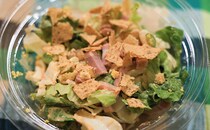 何種類入ってるの!? ローソンのサラダが具だくさんで満足感がすごい！