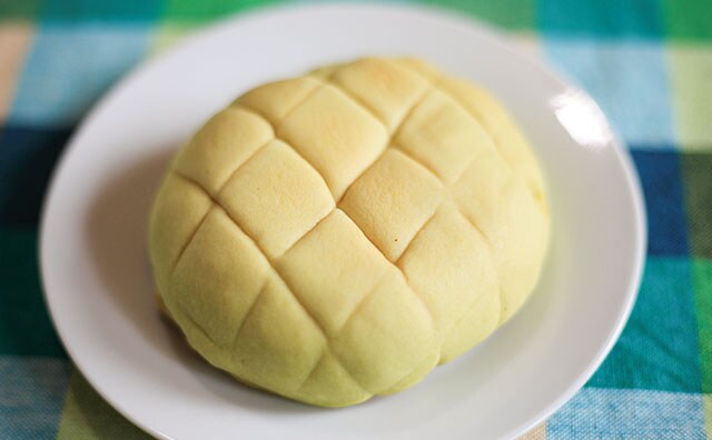 【ローソン】メロンバターとメロンクリームが入ったメロンパン!?