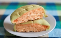 【ローソン】メロンバターとメロンクリームが入ったメロンパン!?