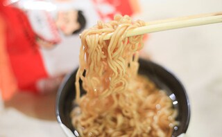 夜食にピッタリ！沖縄ではおなじみの「オキコラーメン」って知ってる？