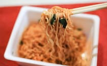 【泣いた】ペヤング「獄激辛」に新作！体中から色んな汁が出まくりでした