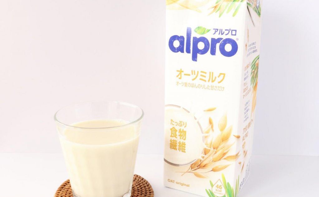 第3のミルク「オーツミルク」ってどんな味？牛乳や豆乳、アーモンドミルクとの違い