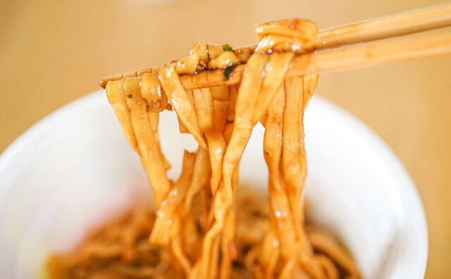 超人気カップ麺同士がコラボしたら不思議なうまさだった!!