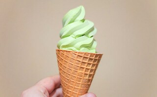 人気コラボの抹茶味！ファミマ限定アイスがシンプルにウマイ！