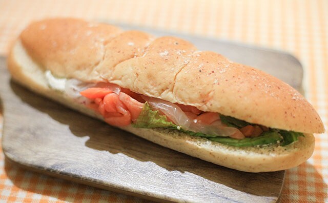 ローソンなら348円でカフェ風サンドを買える！