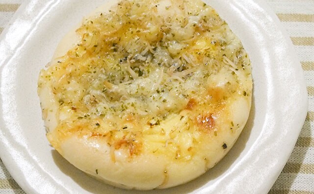 まるでピザ?ローソンの「じゃこじゃこチーズ」が衝撃のウマさだった!