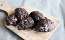 ローソンの黒いやつ、うますぎる…！ちょっぴり大人な新作パンは絶対買い！