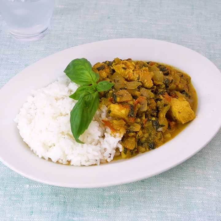 ひと味違う！鶏むね肉のバジルカレー