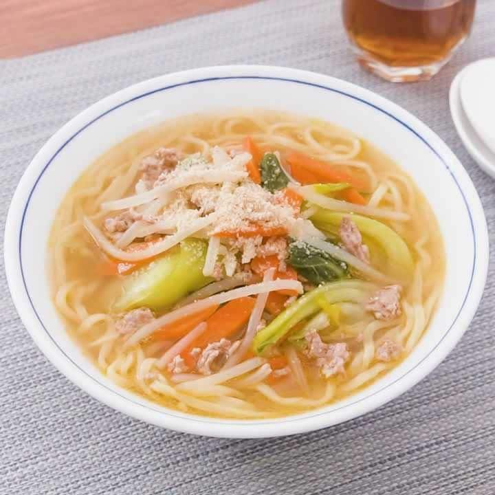 野菜たっぷり！チンゲン菜とひき肉のみそラーメン