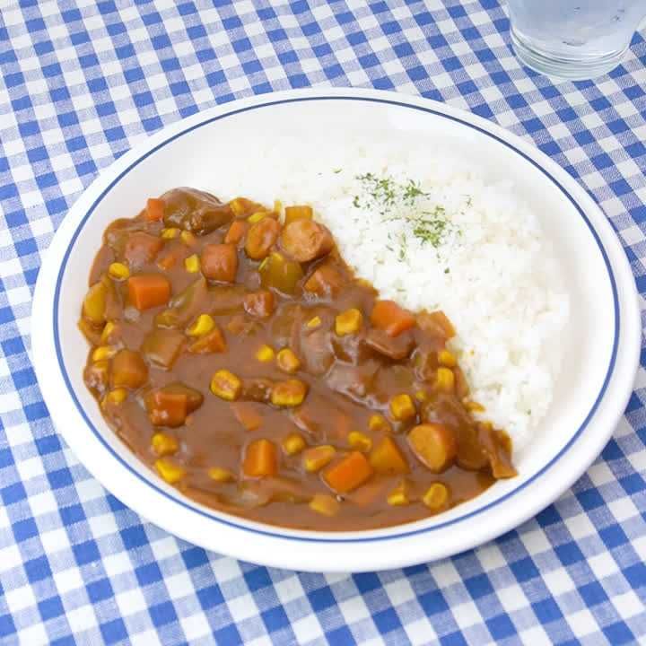 カレールウを使って作る！ソーセージとコーンのカレー