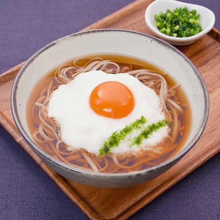 温かいつゆでいただく♪とろろ蕎麦