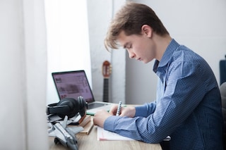 反抗期ってなぜ起きる？いつからいつまで続くのが一般的？