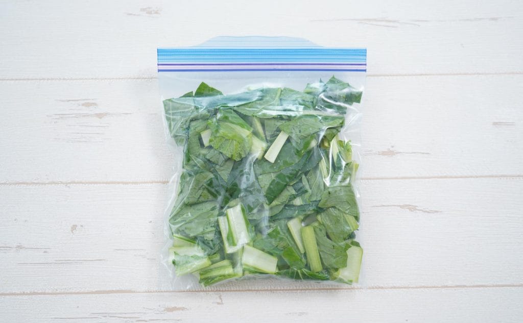 小松菜の冷凍保存の仕方｜生のまま冷凍で栄養をキープ！
