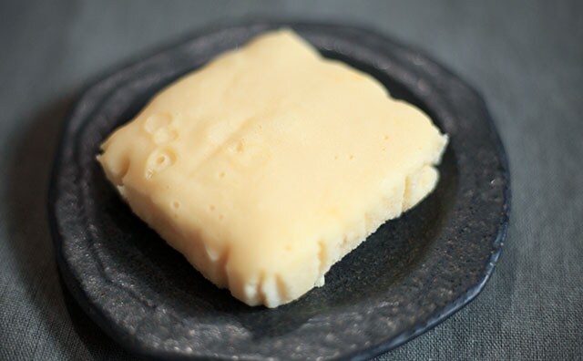 衝撃のスイーツ感…！ファミマの白いやつ、138円だからって侮るな！