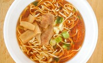 4年連続一つ星を獲得した味がカップ麺に！リッチな香りがスゴい！