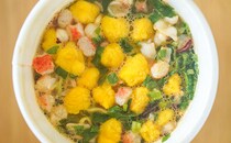 セブンの新発売カップ麺、200円以下なのに具が多すぎ！