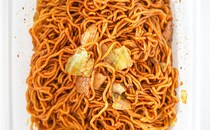 この限定カップ焼そば、商品パッケージに偽りなしすぎる！