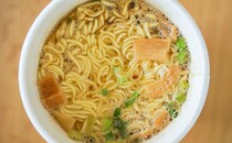 創業25周年！人気店のカップ麺が濃厚仕立てで復活！