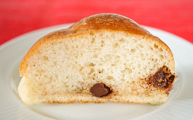 【新発売】セブンの丸いパンは中にアレが入っててシンプルにおいしい！