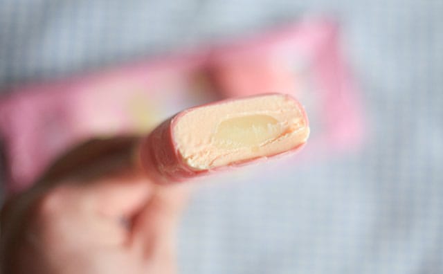 いちご味じゃないんかい！ローソンの“ゆめかわ”アイスに騙された！