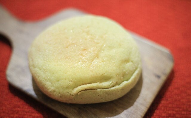 クリームがとろ～ん　ローソンの“リアルメロンパン”うますぎ！