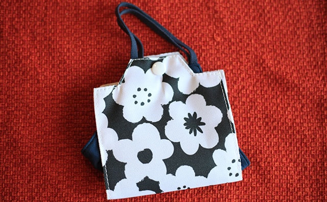 これが110円!? セリアで「マリメッコ風」のマスクケース見つけちゃった!!