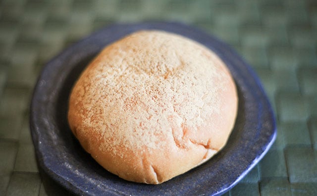 【ローソン】この「あんぱん」普通じゃない！パンの中にはまさかの…