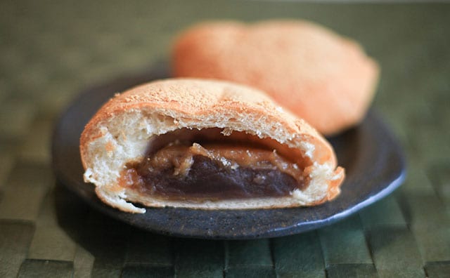 【ローソン】この「あんぱん」普通じゃない！パンの中にはまさかの…