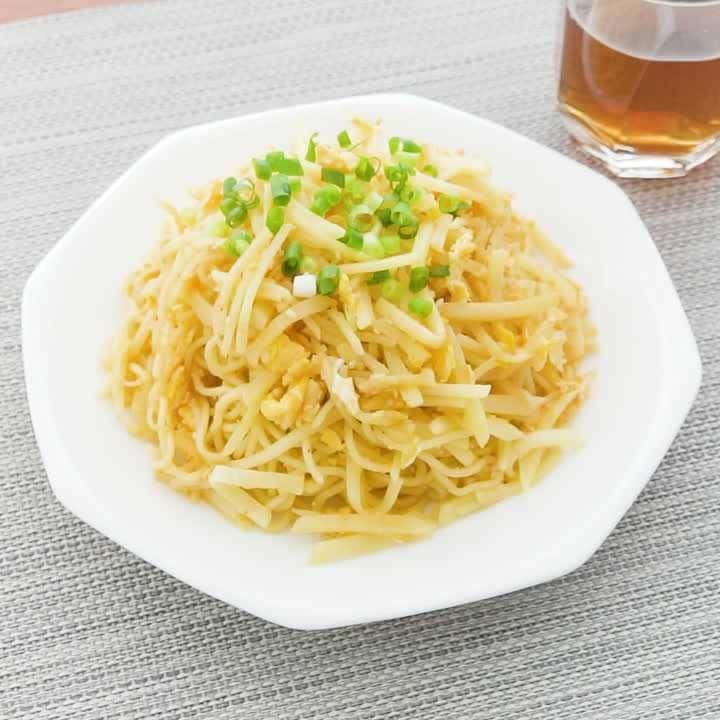 シャキシャキ食感がアクセント！じゃがいもと卵の焼きそば