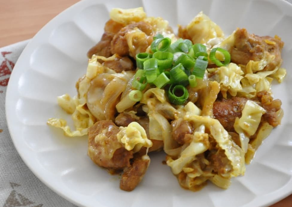 フライパンひとつで手軽に作る！こくウマ「鶏もも肉と野菜のチーズ蒸し」