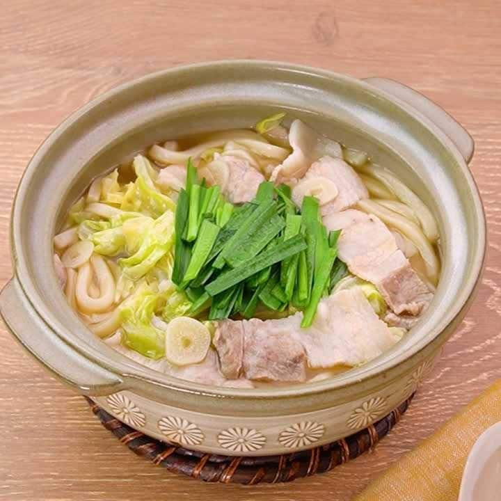 にんにくの香りがおいしい♪豚バラのもつ鍋風うどん