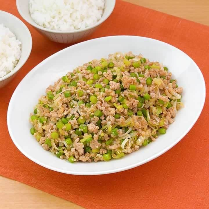 ごはんが止まらない！にんにくの芽のピリ辛そぼろ炒め