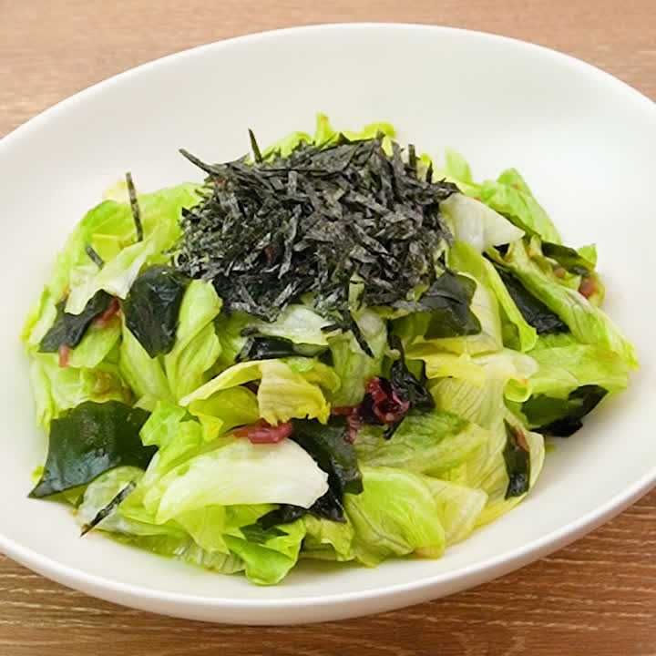 やみつき副菜♪レタスと海藻の梅にんにく和え