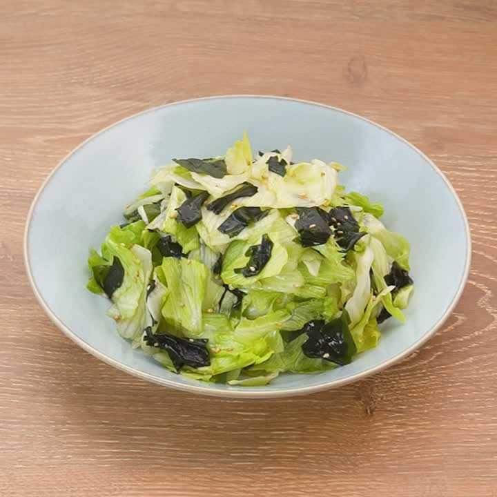 お手軽副菜！レタスとわかめのごま酢和え