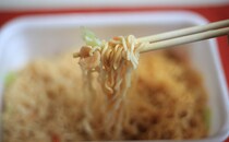 やったなペヤング…新商品はガーリック&カレーの超ガッツリ系！