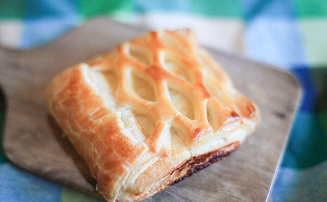 【ファミマ新商品】中とろっとろ！158円アップルパイがジューシー！