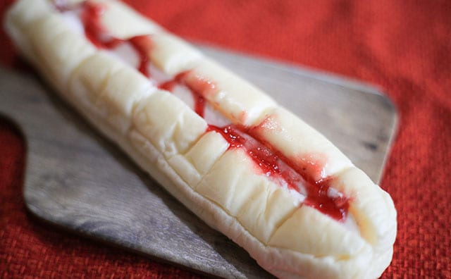 「おいしい」「長くて最高」ファミマの128円パンはボリューム満点!