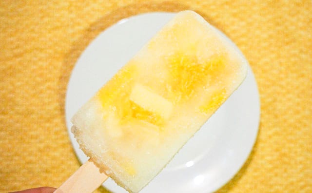 果実感がえげつない…!このアイス、4種のフルーツがギュッと1本に!