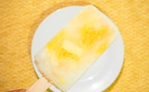 果実感がえげつない…！このアイス、4種のフルーツがギュッと1本に！