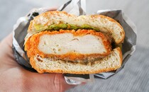 ケンタッキー新商品は刺激的な辛さがクセになる！！