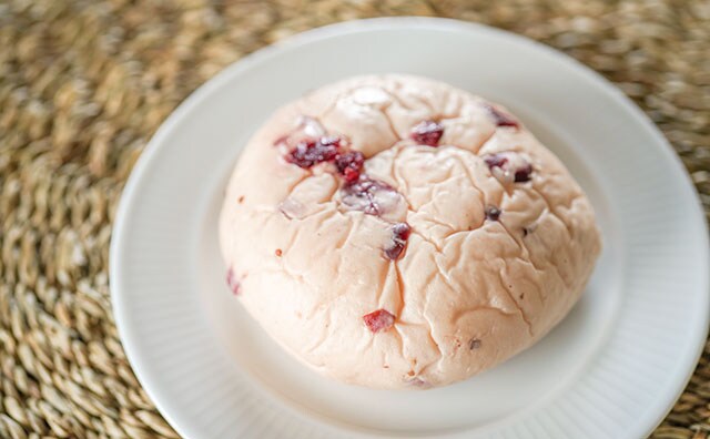 「激ウマ」「リピ確」ファミマのあのパンが復活してる！