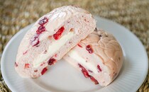 「激ウマ」「リピ確」ファミマのあのパンが復活してる！