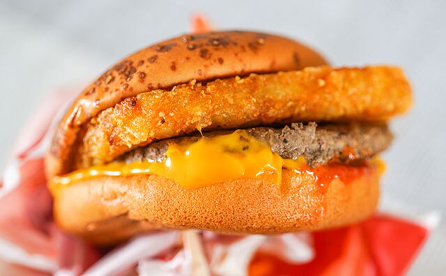「夏がきた」「おいしい」マック新作バーガーはボリューミーで食べごたえ抜群!