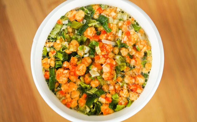 【ウルトラうまい】ロングセラーインスタント麺に大量の海老が!?