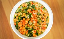 【ウルトラうまい】ロングセラーインスタント麺に大量の海老が!?