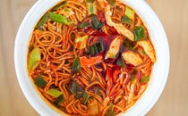 この新商品カップ麺、去年より辛さ増してない!?