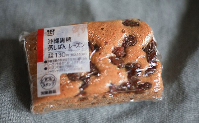 レーズンたっぷり！ローソンの蒸しぱんは140円なのに食べごたえあり！！