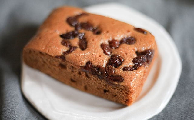 レーズンたっぷり！ローソンの蒸しぱんは140円なのに食べごたえあり！！