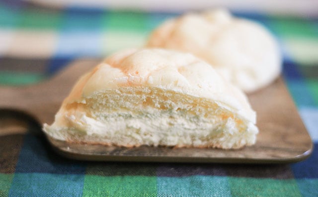 ふわっと香るバニラがうま!ローソンの新作メロンパンを食べてみた