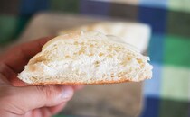 ふわっと香るバニラがうま！ローソンの新作メロンパンを食べてみた